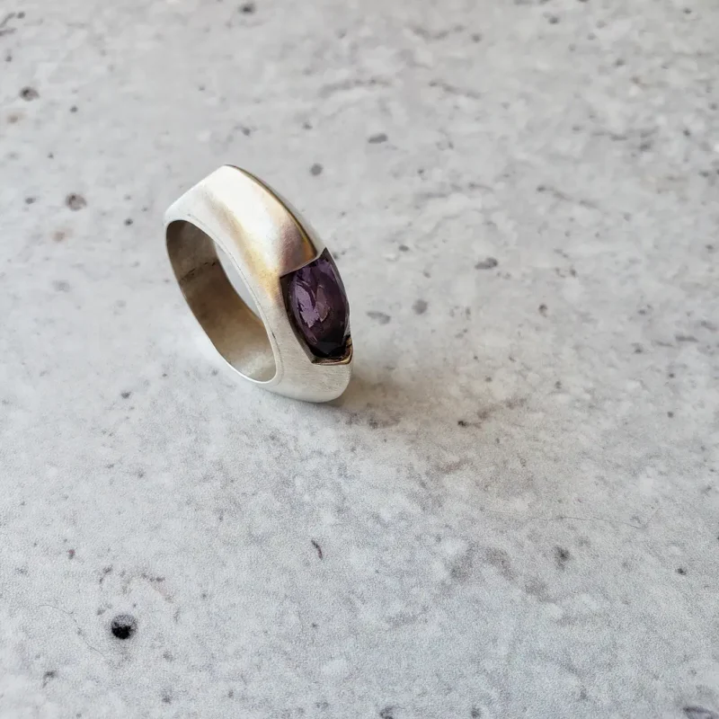 Anillo geométrico con amatista - Imagen 3