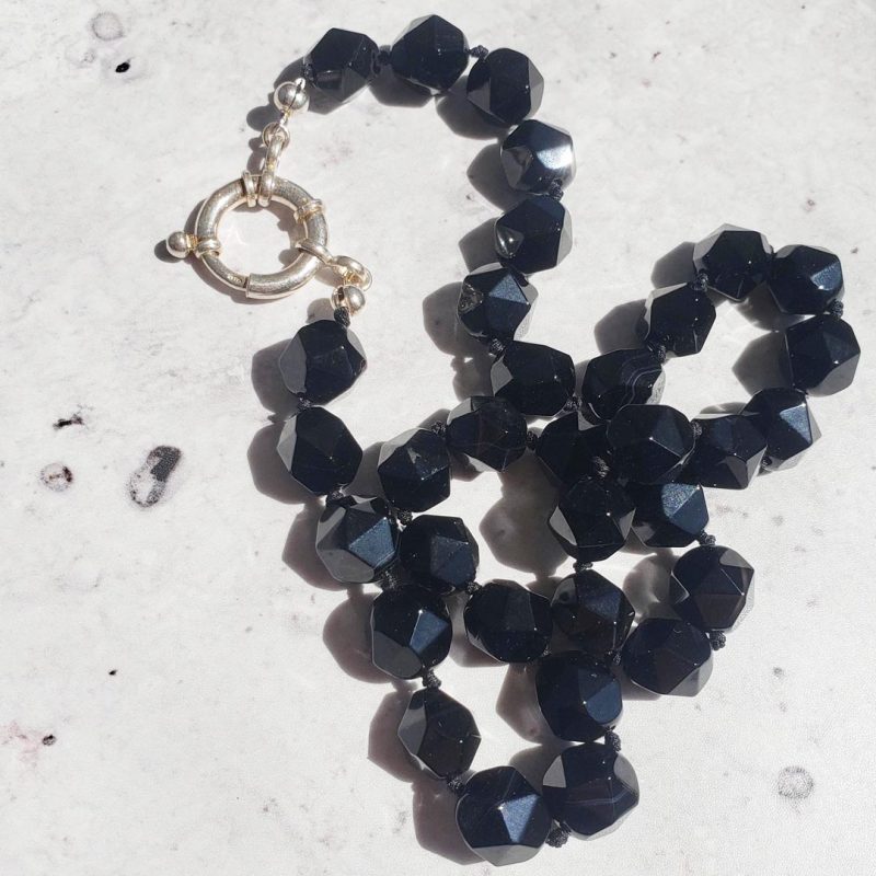 Collar hilado corto con piedras - Imagen 11